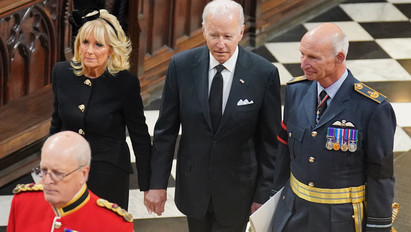 A világ vezetői vesznek részt Erzsébet királynő temetésén: királyok, császárok, hercegek a történelmi ceremónián – fotók