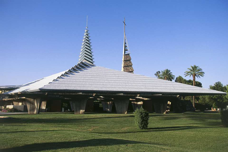 First Christian Church w w Phoenix (Arizona). Budynek projektu 82-letniego F. L. Wrighta, powstawał w latach 1971-73 