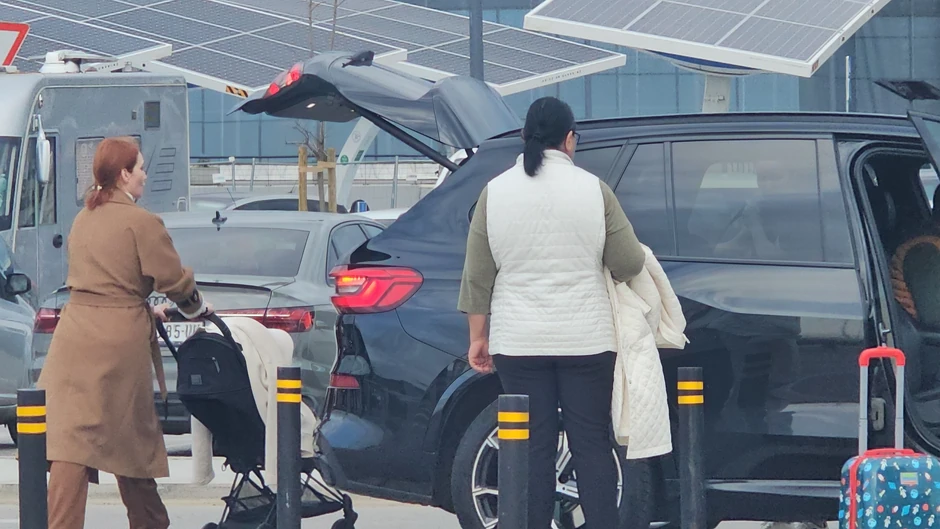 Verica Šerifović sa unukom na aerodromu