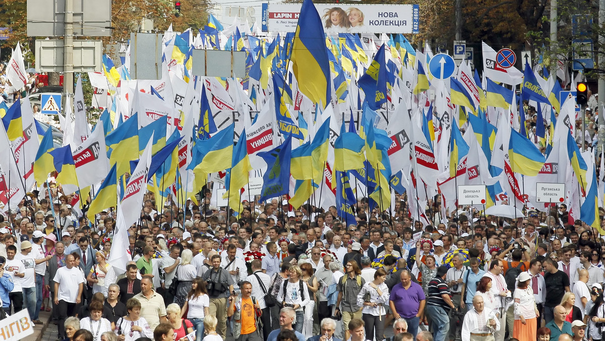 Prezydent Ukrainy Wiktor Janukowycz zapowiedział w piątek, w 21. rocznicę proklamowania niepodległości kraju, że nie chce integracji z Unią Europejską za wszelką cenę, w tym mieszania się UE w sprawy wewnętrzne kraju.