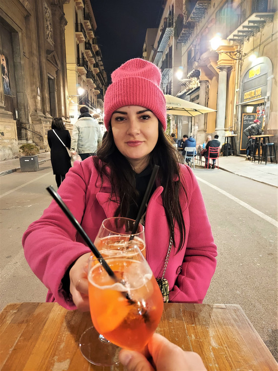 Aperol pity na środku ulicy