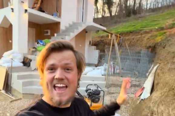 Za samo 5.000 evra kupljena stara kuća u ovom delu Balkana dobila potpuno novo ruho zahvaljujući Amerikancu: Ceo proces snimio i objavio!