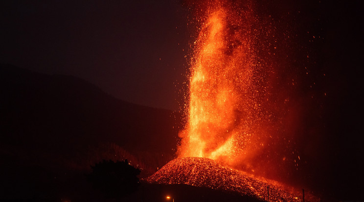 Átmenetileg nem indít és nem fogad járatokat a Spanyolországhoz tartozó, kanári-szigeteki La Palma repülőtere/ Fotó: MTI/EPA/EFE/Carlos de Saa