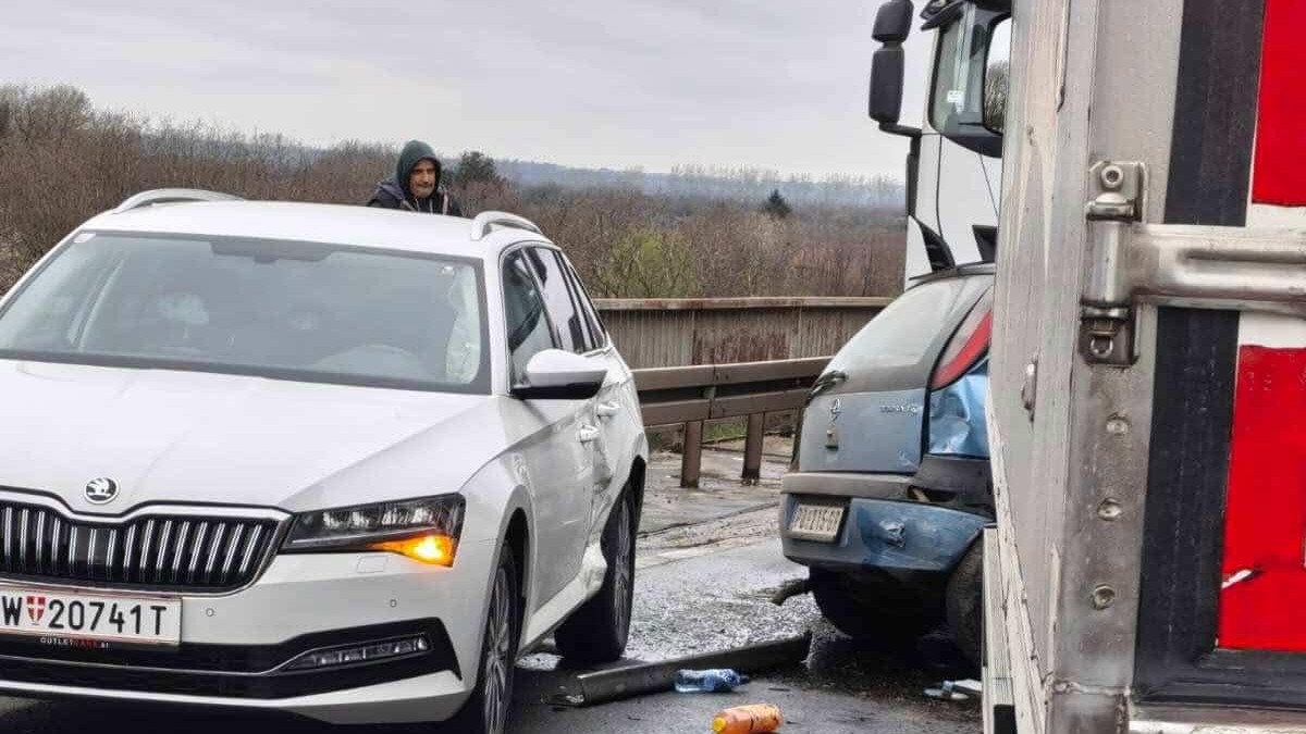 Saobraćajna nesreća na mostu Kovin-Smederevo 