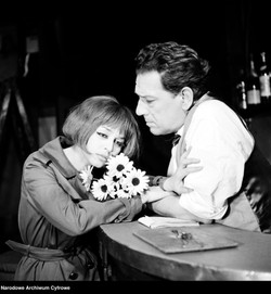 Kąpała się w szampanie, nie znosił jej Gomułka? 33 lata temu odeszła skandalistka PRL