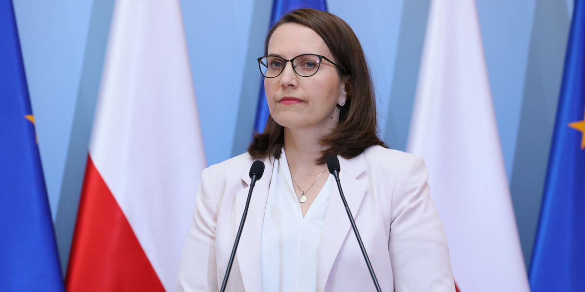 Minister finansów Magdalena Rzeczkowska wskazuje na dobrą sytuację finansową w samorządach.
