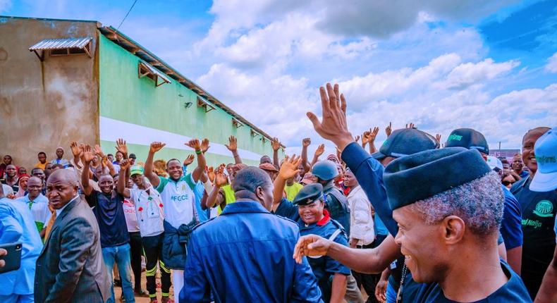 Vice President Yemi Osinbajo visits 3,000 hectare farm founded by ex-militant in Nasarawa. [Twitter/@akandeoj]