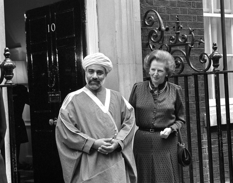 Sułtan Kabus z Margaret Thatcher w 1982 r. na Downing Street w Londynie