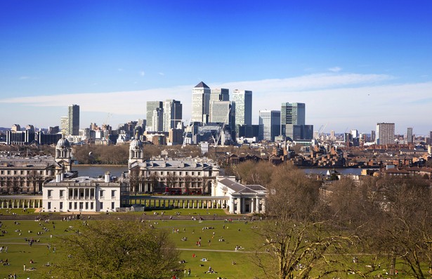 Londyn, widok na biznesową dzielnicę Canary Wharf ze wzgórza. Fot. IR Stone/Shutterstock.com