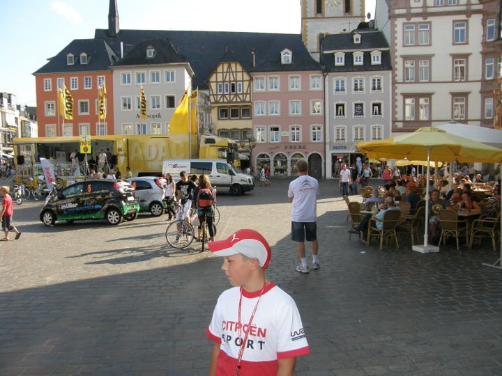 Atmosfera rynku głównego (Hauptmarkt) 
