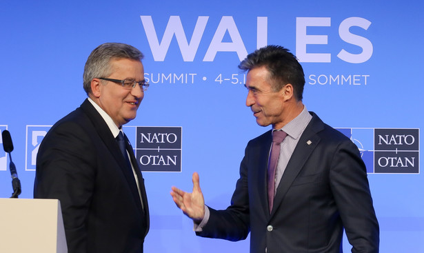 Bronisław Komorowski i Anders Fogh Rasmussen podczas szczytu NATO w Walii. Fot. PAP/Paweł Supernak