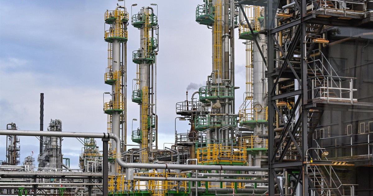 Awaria w niemieckiej rafinerii. Wyciek ropy tuż przy granicy z Polską