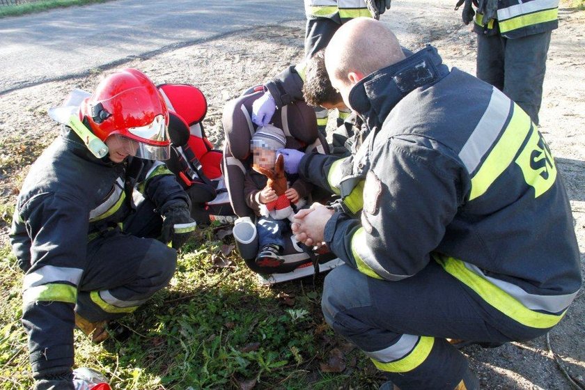 Maleństwo uratowane przez strażaków