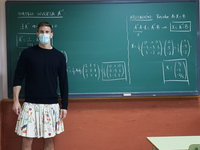 Nauczyciele założyli spódnice, aby wesprzeć ucznia i rozpoczęli ruch Ubrania Nie Mają Płci