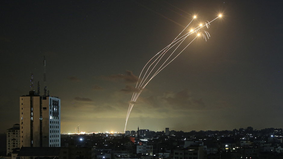 Izraelski system obrony powietrznej przechwytujący rakiety wystrzelone ze Strefy Gazy, 11 października 2023 r.