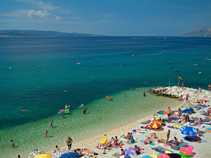 Fotografija sa plaže na Jadranu i ovog leta je viralni hit
