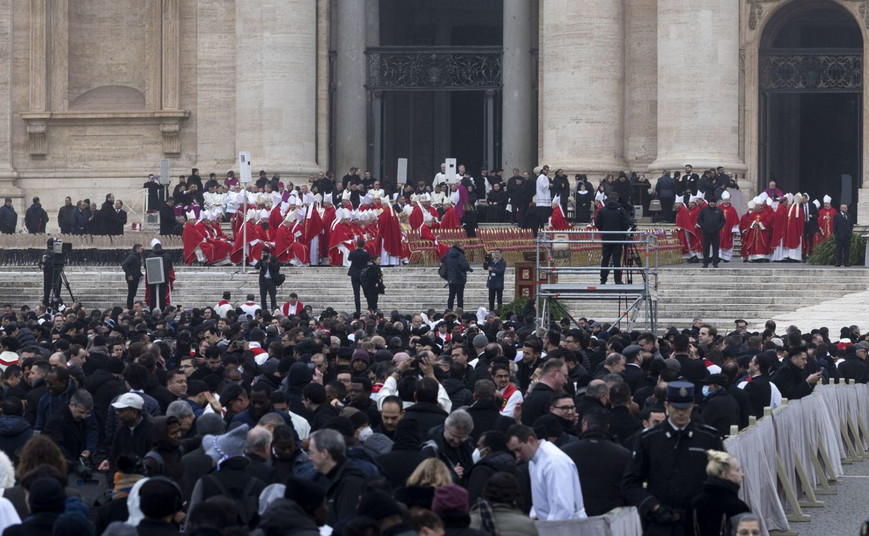 Msza pogrzebowa Benedykta XVI