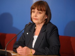 Minister Pracy: Matki powinny mieć rentę