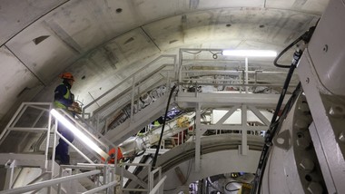 gigantyczny tunel pod łodzią. wiertarka ruszyła i zaraz stanęła. co dalej?