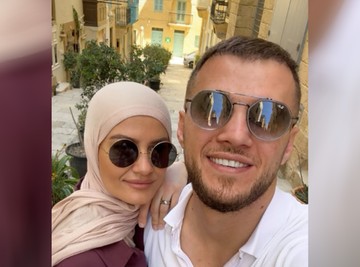 SRBIJA JE GORELA ZBOG NJEGOVE JAVNE PRELJUBE: Pevaču žena sve oprostila, sad podelili zajedničku fotografiju u inat dušmanima