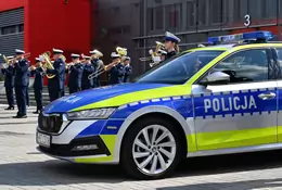 Policja pokazała radiowozy i motocykle z nowym oznakowaniem. Pierwsze za chwilę pojawią się na drogach