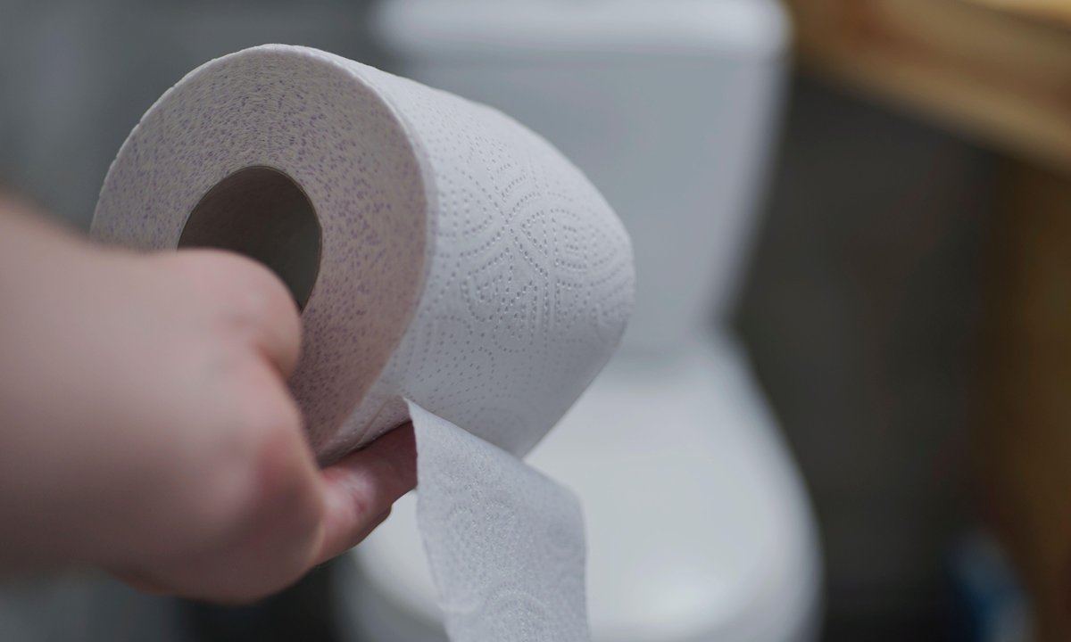 Odruchowo sięgamy po ten papier toaletowy. Wcale nie jest najlepszy