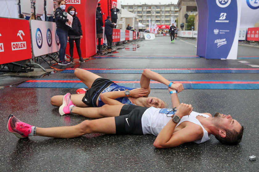 Zwycięzcami wyjątkowego maratonu zostali Paweł Kosek (2:23.14) i Dominika Stelmach-Stawczyk (2:41.57).