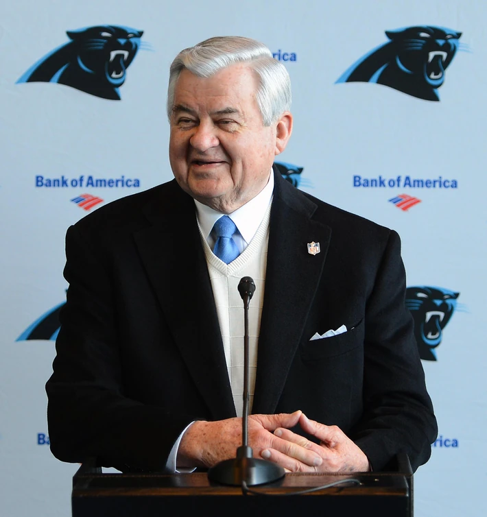 Jerry Richardson. Zarobki w 2015: 30 mln dol. Rok przejścia na emeryturę: 1960