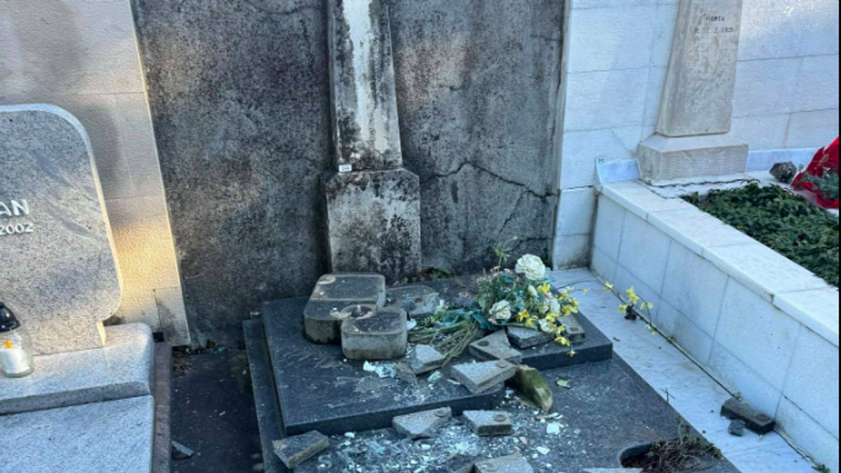 Jedan od oštećenih spomenika