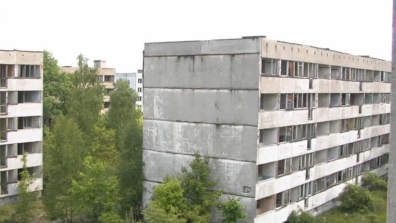 Opuszczone bloki w miejscowości Pstrąże - domena publiczna
