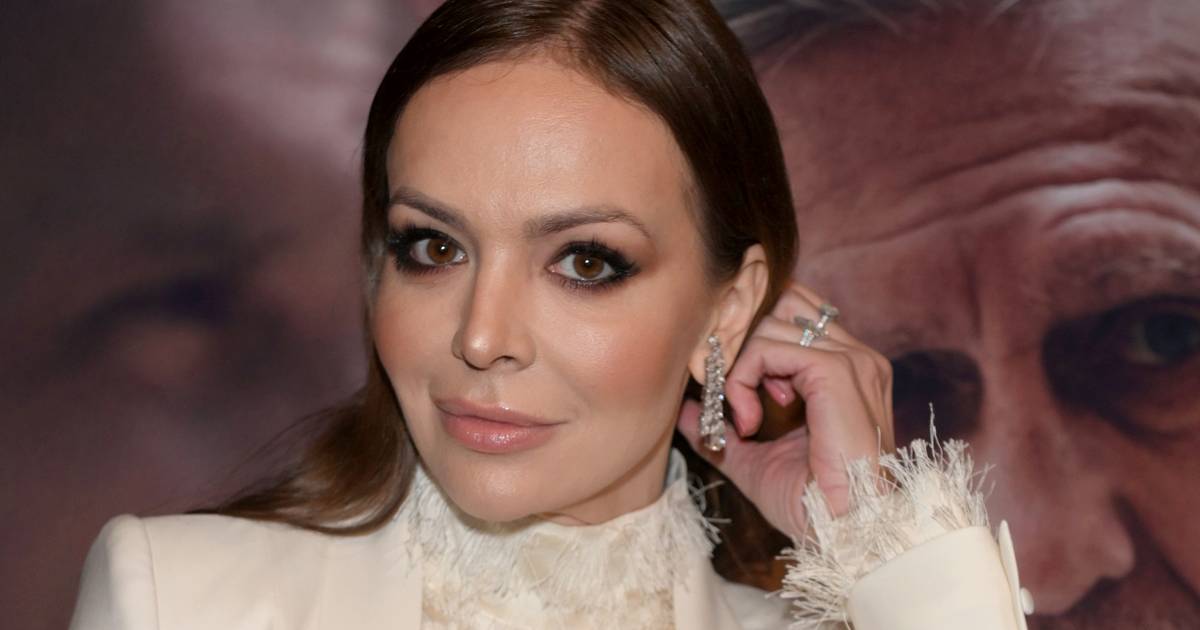 Anna Wendzikowska na premierze. Postawiła na monochromatyczną stylizację