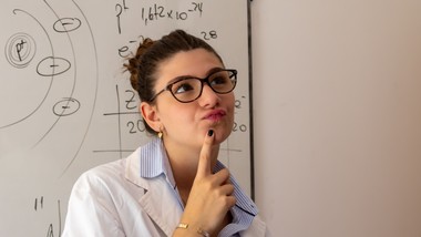 Bardzo trudny quiz z fizyki. 15/15 tylko dla mistrza