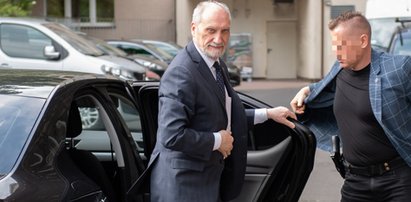 Macierewicz chce wziąć Polaków w kamasze. Wskazał, do kogo należy decyzja