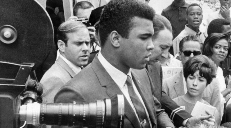 Ahogy a ringben, úgy azon kívül sem ijedt meg senkitől, 
nem akart háborúba menni 
Muhammad Ali /Fotó: AFP