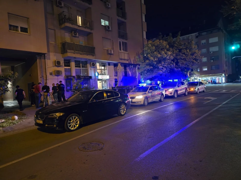 Uviđaj ispred kafića u Novom Sadu gde je ubijen Dejan M.