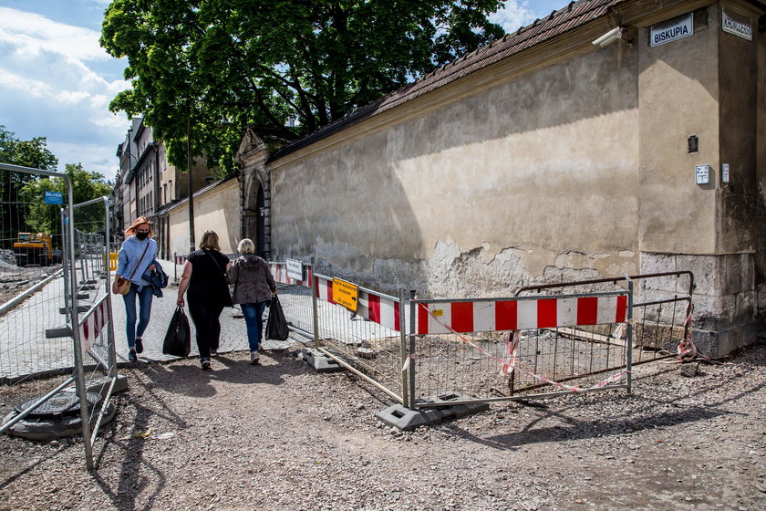 Przedłuża się remont pl. Biskupiego