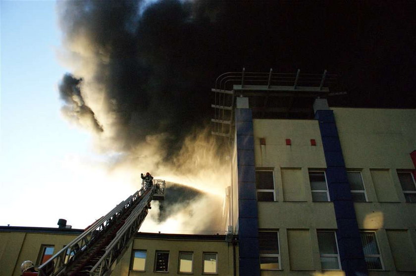 Pożar hali w fabryce folii