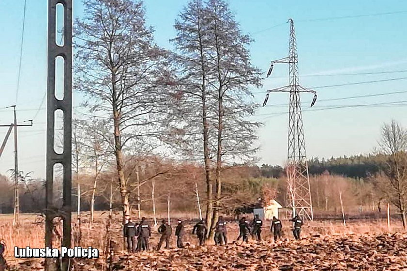 Znaleziono spalone zwłoki. Posądzają o to nastoletniego syna