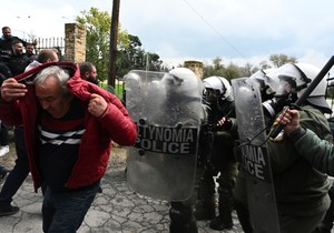 Grčka policija upotrebila suzavac protiv poljoprivrednika tokom protesta u Solunu