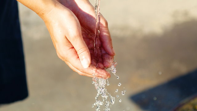 Czy wiesz, ile litrów wody zużywasz? Będziesz zdziwiony [quiz]