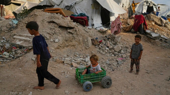 Stanový tábor vysídlených Palestínčanov v meste Gaza.