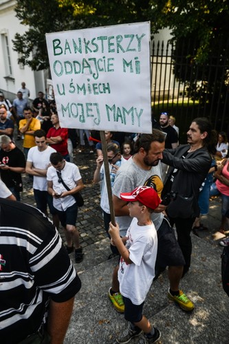 Manifestacja frankowiczów przeszła spod Belwederu pod Sejm