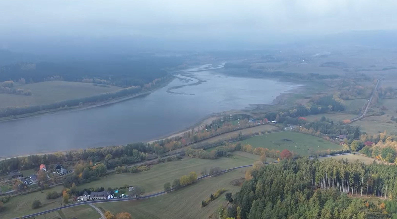 Srdce Vltavy odhalila nízka hladina priehrady.