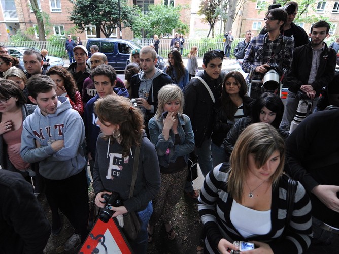 Przed domem Amy Winehouse