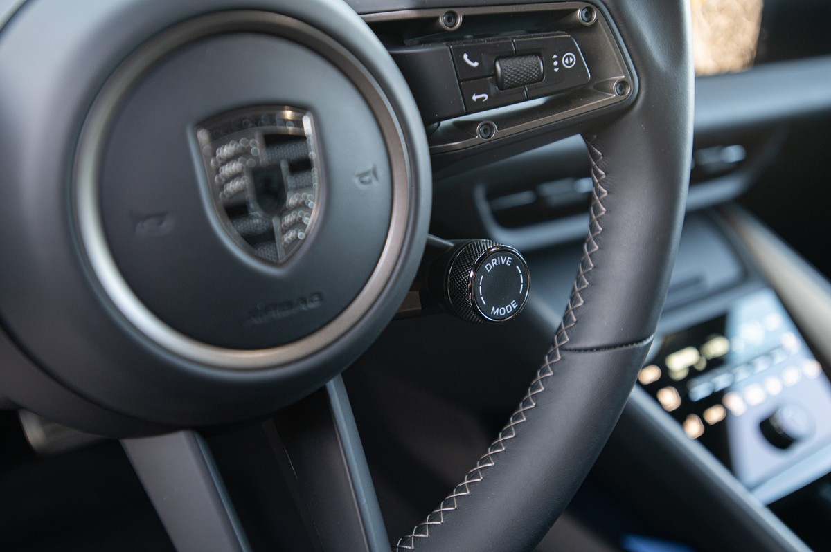 Spada sprzedaż Porsche