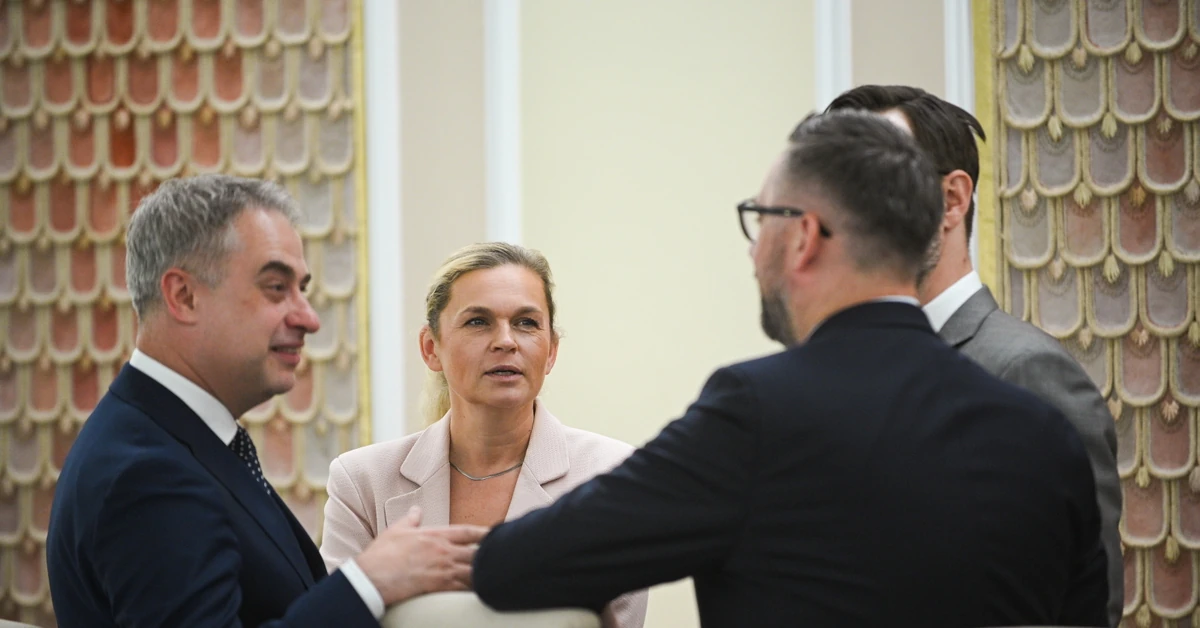 Telefon komórkowy dla wszystkich nauczyciela? Nowa propozycja trafiła do MEN