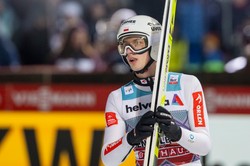 PŚ w skokach. Tomasiak bisko podium w Engelbergu. Embacher pobił rekord skoczni