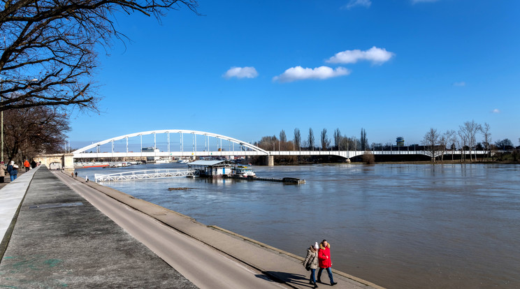 Apadni kezdett a Tisza, pénteken nyithatják újra a szegedi Huszár Mátyás rakpartot / Fotó: MTVA/Bizományosi: Faludi Imre