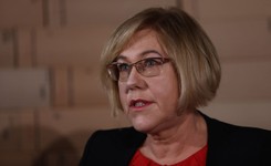 Zwolniony nauczyciel i kurator Nowak. 'PO działa na nią jak płachta na byka...'