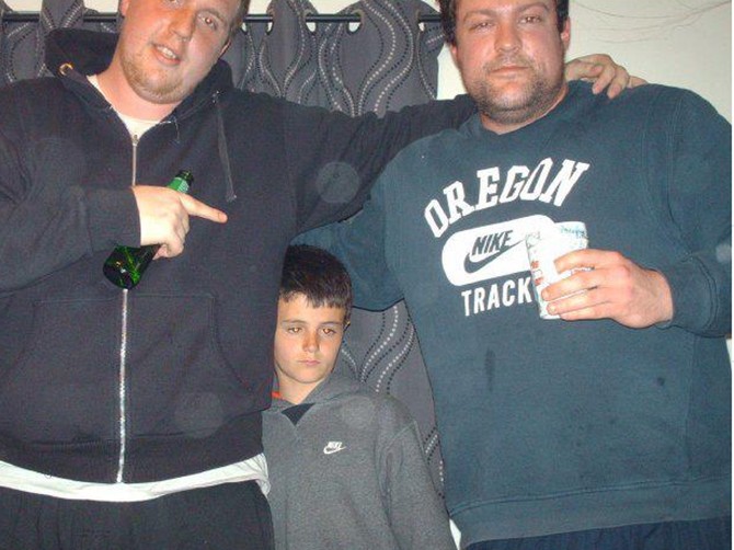 Alfi Paten sa rođacima